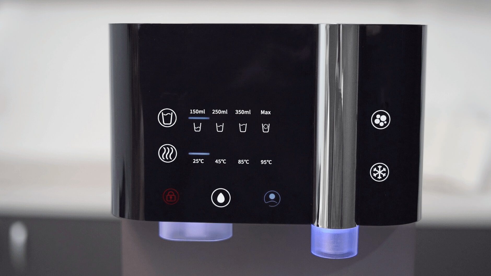 Hot and Cold Water Dispenser<br />
